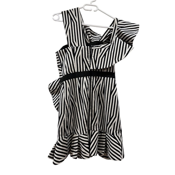 Self-Portrait Abstract Stripe Asymmetrical Dress - Picture 6 of 14